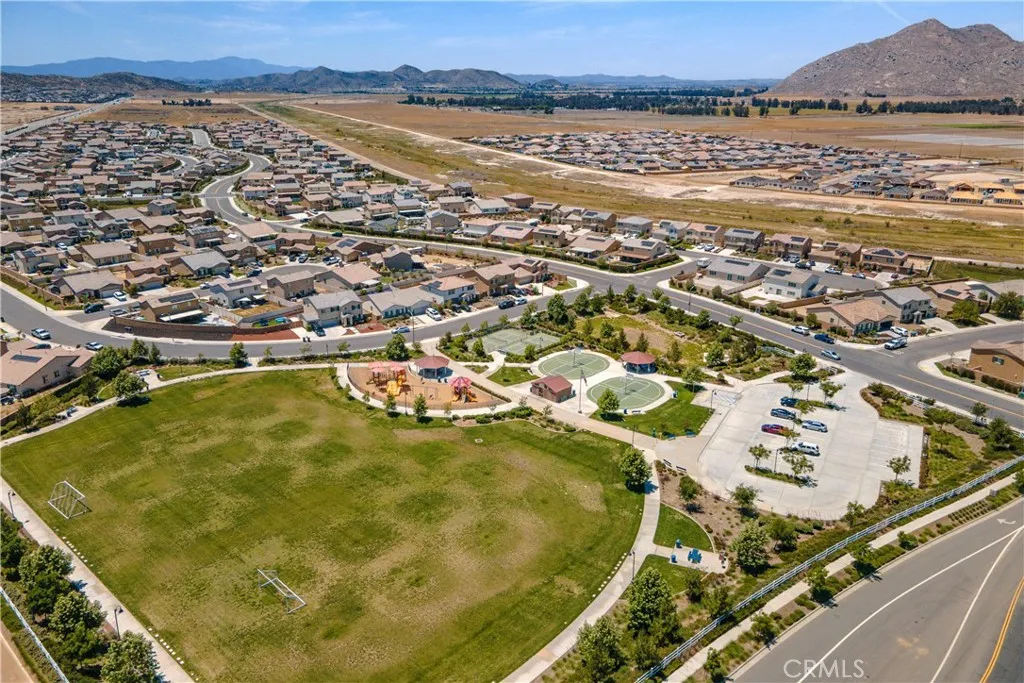 32552 Crystal Cove Court, Winchester, California 92596 home-pic-39